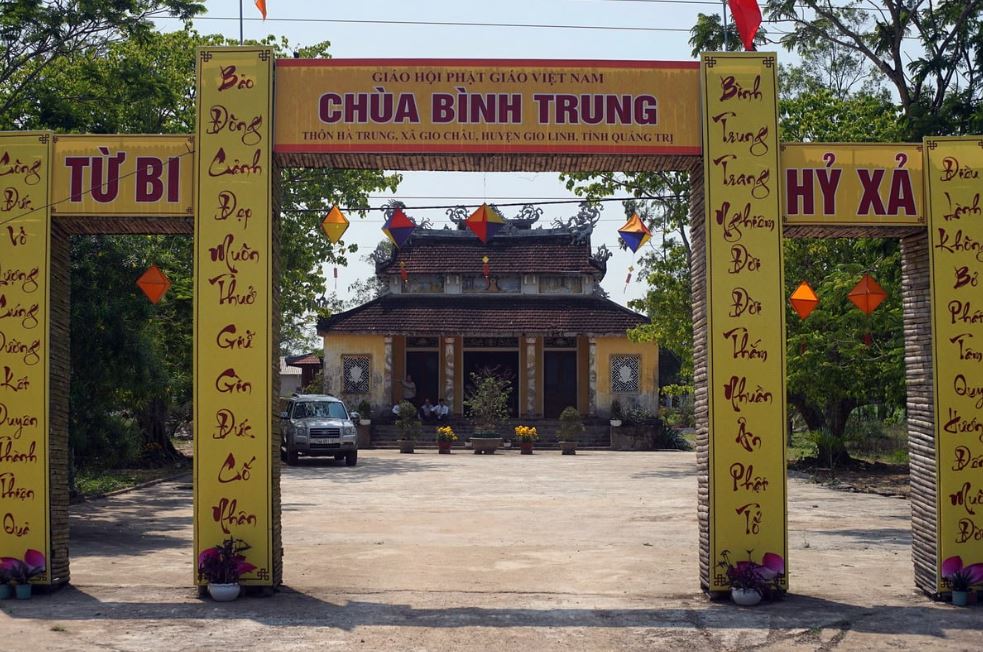 Chùa Bình Trung tọa lạc ở làng Hà Trung, xã Gio Châu, huyện Gio Linh, Quảng Trị