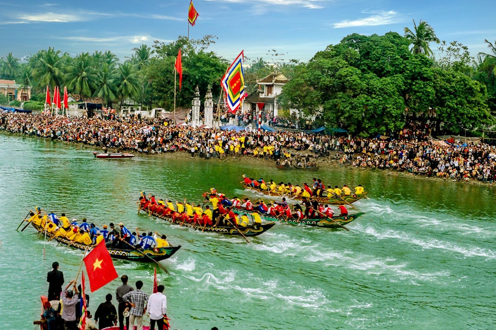 Lễ hội Đền Cờn nổi tiếng tại Nghệ An