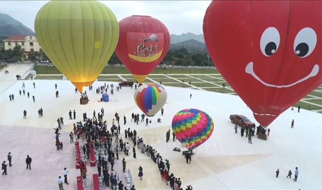 Lễ hội Khinh khí cầu quốc tế là một lễ hội nổi tiếng toàn quốc thu hút đông đảo khách du lịch mỗi năm 