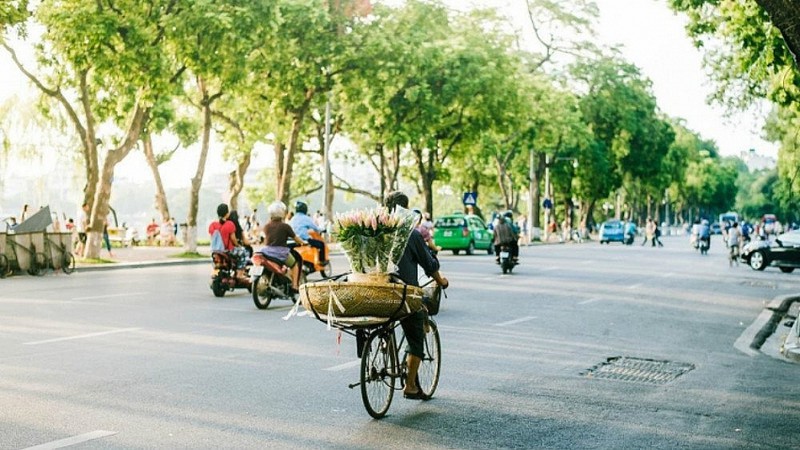 Hà Nội ban ngày hửng nắng ấm